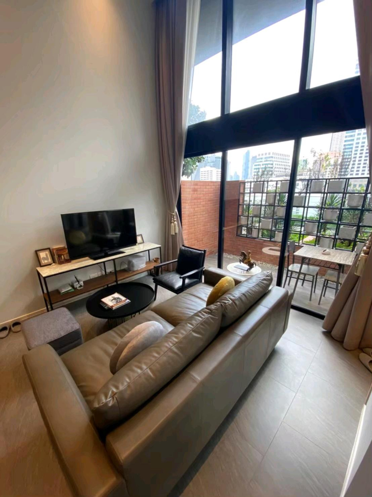 ให้เช่าคอนโดสีลม ศาลาแดง บางรัก : 📌For RENT เช่า | The Lofts Silom  2BR (71 sqm) Special unit with Private Garden 68,000 THB/month