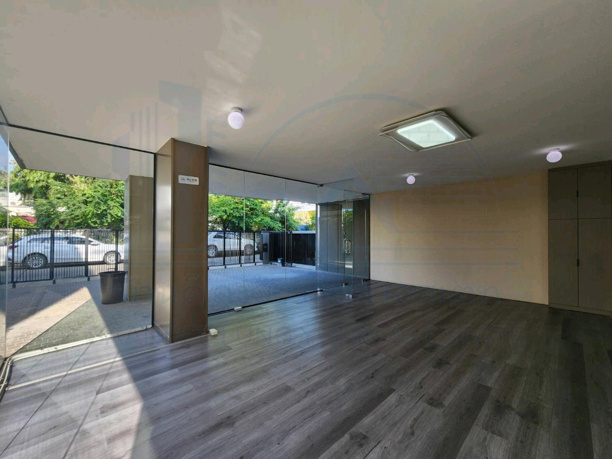 ให้เช่าโฮมออฟฟิศพระราม 9 เพชรบุรีตัดใหม่ RCA : ให้เช่า Home Office มีลิฟท์ พระราม9 เดินถึง The nine Rama 9💫🧑🏻‍🎄🧑🏻‍🎄家庭办公室出租，有电梯，Rama 9，步行可到 The Rama 9