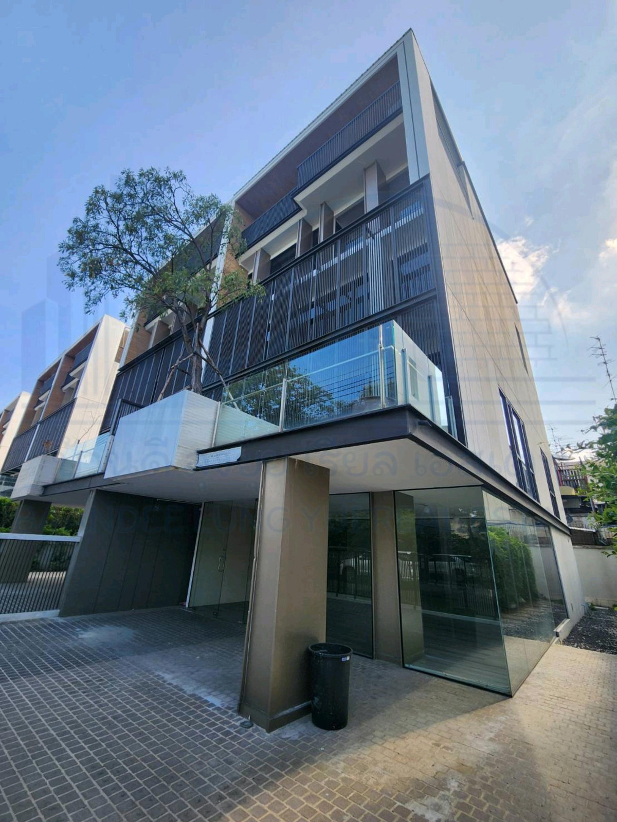 ให้เช่าโฮมออฟฟิศพระราม 9 เพชรบุรีตัดใหม่ RCA : ให้เช่า Home Office มีลิฟท์ พระราม9 เดินถึง The nine Rama 9💫🧑🏻‍🎄🧑🏻‍🎄家庭办公室出租，有电梯，Rama 9，步行可到 The Rama 9