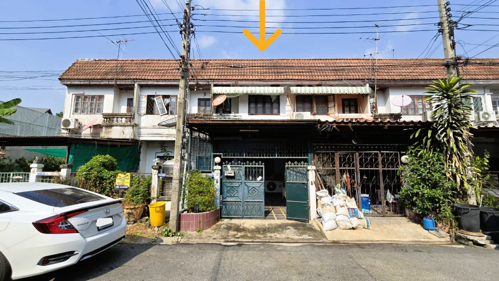 For SaleTownhomeNonthaburi, Bang Yai, Bangbuathong : Excellent Condition, Prime Location, Great Value!   Townhouse for Sale in Bua Thong 3 Village, 16 Sq. Wah, Near Bang Phai MRT Station and Kanchanaphisek Road, with Easy Access.