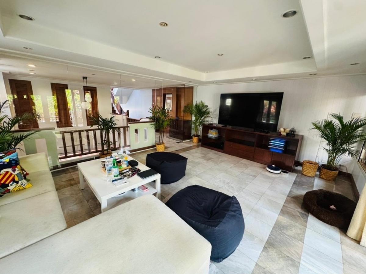 For RentTownhomeSukhumvit, Asoke, Thonglor : For rent, 4-storey luxury pool villa, Sukhumvit 49, Villa 49 project, quiet, private, pets allowed.