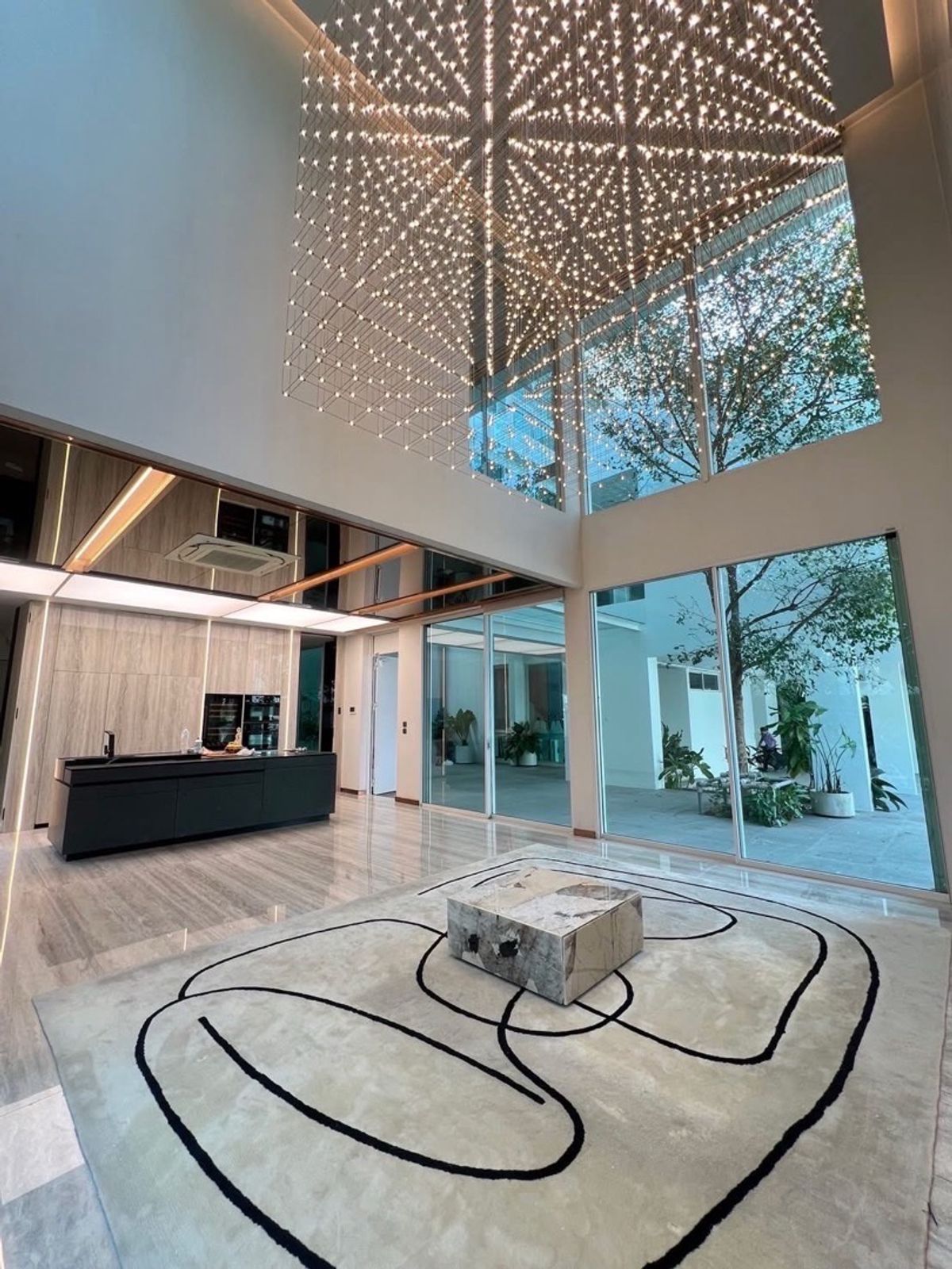 ให้เช่าบ้านเลียบทางด่วนรามอินทรา : ✨ให้เช่าบ้าน 3 ชั้น Type ใหญ่สุดในโครงการ ที่  Vive Ekamai Ramintra 4ห้องนอน เฟอร์นิเจอครบ มีลิฟต์ภายในบ้าน พร้อมสระว่ายน้ำHi-class และ minibar ใกล้ห้าง ใกล้โรงพยาบาล พร้อมเข้าอยู่