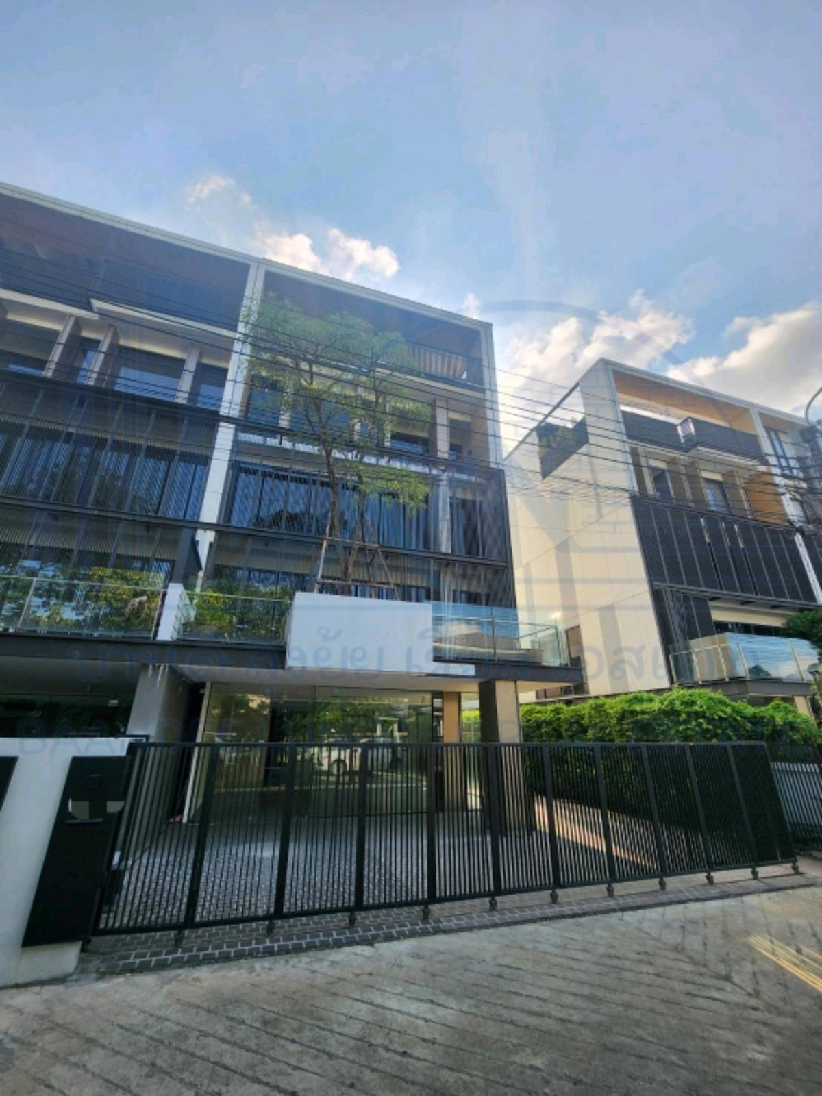 ให้เช่าโฮมออฟฟิศพระราม 9 เพชรบุรีตัดใหม่ RCA : ให้เช่า Home Office มีลิฟท์ พระราม9 เดินถึง The nine Rama 9💫🧑🏻‍🎄🧑🏻‍🎄家庭办公室出租，有电梯，Rama 9，步行可到 The Rama 9