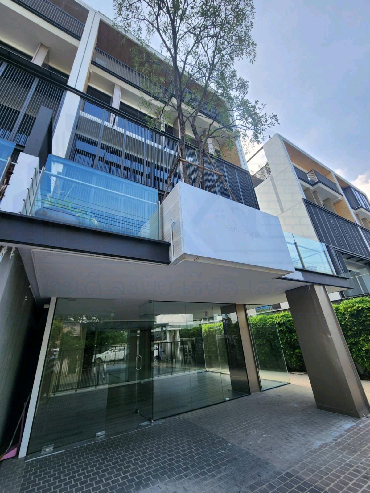 ให้เช่าโฮมออฟฟิศพระราม 9 เพชรบุรีตัดใหม่ RCA : ให้เช่า Home Office มีลิฟท์ พระราม9 เดินถึง The nine Rama 9💫🧑🏻‍🎄🧑🏻‍🎄家庭办公室出租，有电梯，Rama 9，步行可到 The Rama 9