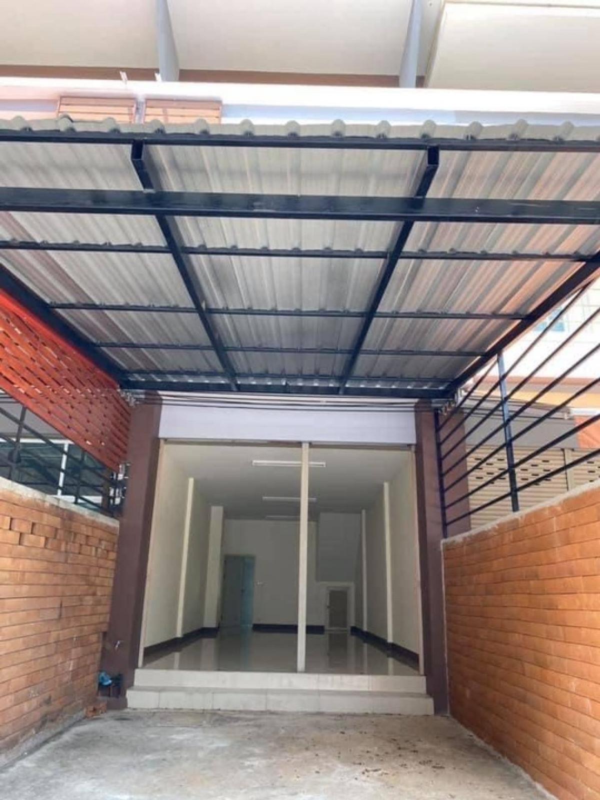 For SaleShop HouseChiang Rai : For sale/rent: Building in Koh Loi area