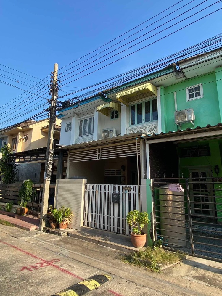 For SaleTownhomeChaengwatana, Muangthong : Townhouse for sale in Nonthiwa Garden, opposite Phraharuthai Nonthaburi School, special price, several hundred thousand lower than the appraisal price!!