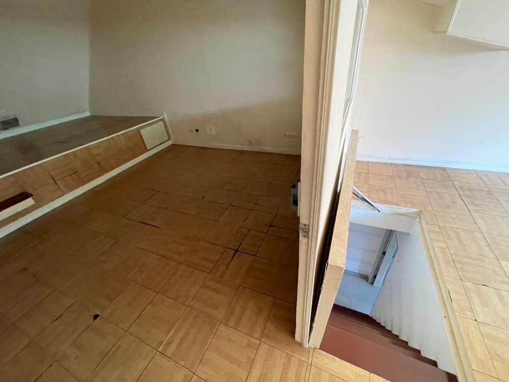 ขายทาวน์โฮมบางซื่อ วงศ์สว่าง เตาปูน : ขายถูกสุด ทาวน์เฮ้าส์ 3 ชั้น ครึ่ง หมู่บ้าน สินสุข พระราม 7 ติดถนนใหญ่ ใกล้ มหาวิทยาลัยเทคโนโลยีพระจอมเกล้าพระนครเหนือ