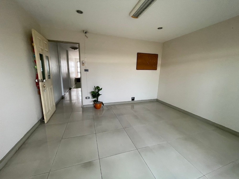 ขายทาวน์โฮมบางซื่อ วงศ์สว่าง เตาปูน : ขายถูกสุด ทาวน์เฮ้าส์ 3 ชั้น ครึ่ง หมู่บ้าน สินสุข พระราม 7 ติดถนนใหญ่ ใกล้ มหาวิทยาลัยเทคโนโลยีพระจอมเกล้าพระนครเหนือ