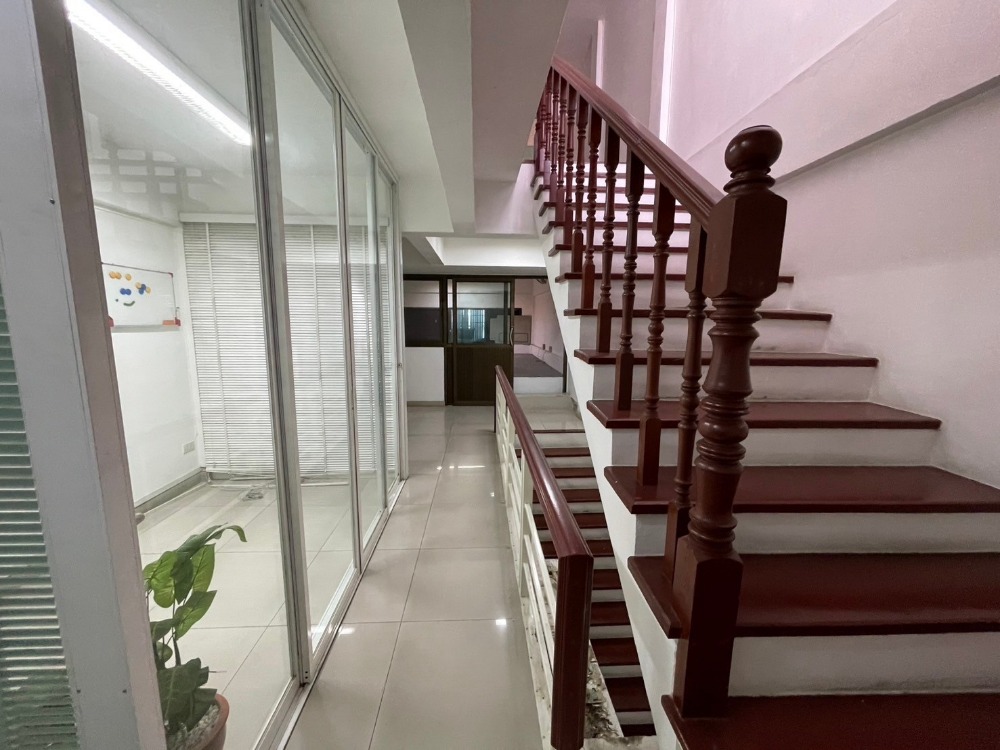 ขายทาวน์โฮมบางซื่อ วงศ์สว่าง เตาปูน : ขายถูกสุด ทาวน์เฮ้าส์ 3 ชั้น ครึ่ง หมู่บ้าน สินสุข พระราม 7 ติดถนนใหญ่ ใกล้ มหาวิทยาลัยเทคโนโลยีพระจอมเกล้าพระนครเหนือ