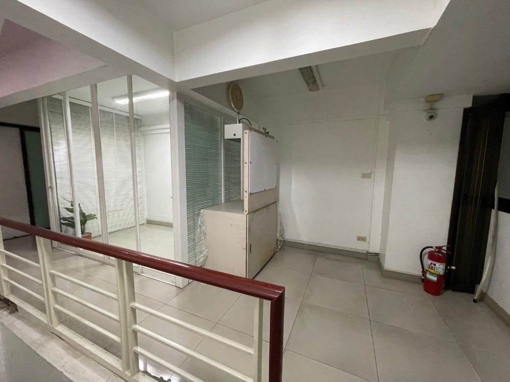 ขายทาวน์โฮมบางซื่อ วงศ์สว่าง เตาปูน : ขายถูกสุด ทาวน์เฮ้าส์ 3 ชั้น ครึ่ง หมู่บ้าน สินสุข พระราม 7 ติดถนนใหญ่ ใกล้ มหาวิทยาลัยเทคโนโลยีพระจอมเกล้าพระนครเหนือ