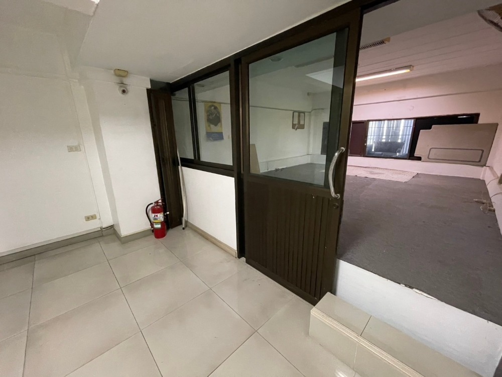 ขายทาวน์โฮมบางซื่อ วงศ์สว่าง เตาปูน : ขายถูกสุด ทาวน์เฮ้าส์ 3 ชั้น ครึ่ง หมู่บ้าน สินสุข พระราม 7 ติดถนนใหญ่ ใกล้ มหาวิทยาลัยเทคโนโลยีพระจอมเกล้าพระนครเหนือ