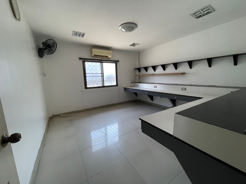 ขายทาวน์โฮมบางซื่อ วงศ์สว่าง เตาปูน : ขายถูกสุด ทาวน์เฮ้าส์ 3 ชั้น ครึ่ง หมู่บ้าน สินสุข พระราม 7 ติดถนนใหญ่ ใกล้ มหาวิทยาลัยเทคโนโลยีพระจอมเกล้าพระนครเหนือ