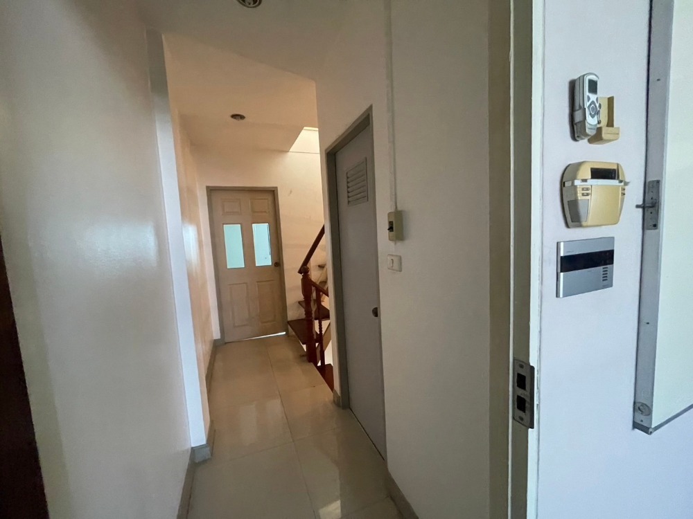 ขายทาวน์โฮมบางซื่อ วงศ์สว่าง เตาปูน : ขายถูกสุด ทาวน์เฮ้าส์ 3 ชั้น ครึ่ง หมู่บ้าน สินสุข พระราม 7 ติดถนนใหญ่ ใกล้ มหาวิทยาลัยเทคโนโลยีพระจอมเกล้าพระนครเหนือ