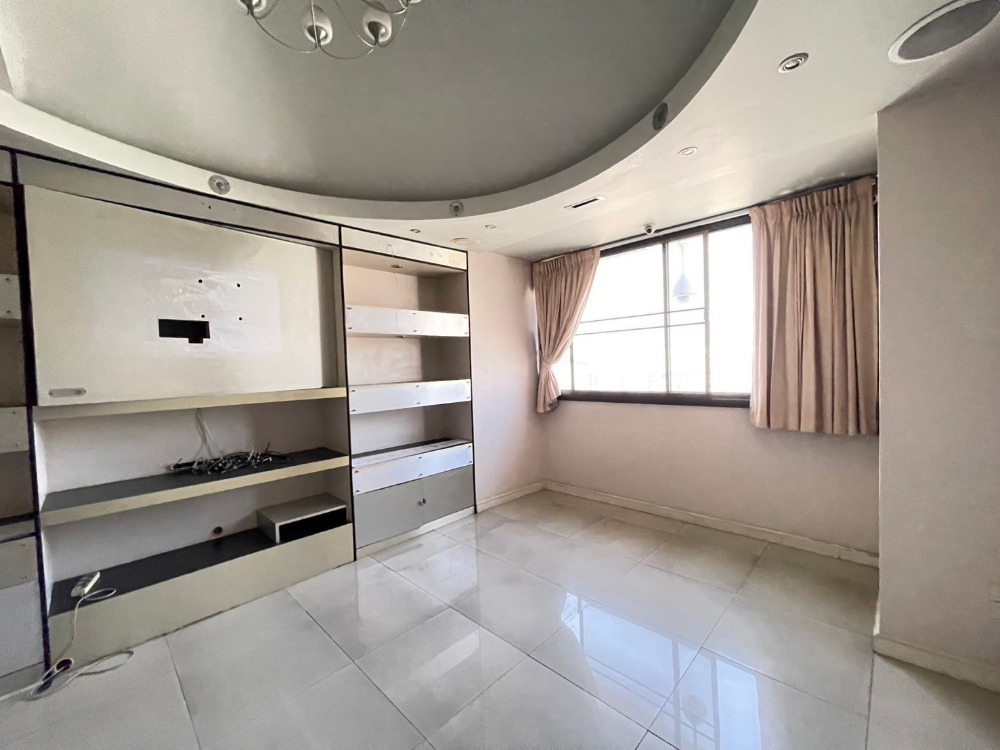 ขายทาวน์โฮมบางซื่อ วงศ์สว่าง เตาปูน : ขายถูกสุด ทาวน์เฮ้าส์ 3 ชั้น ครึ่ง หมู่บ้าน สินสุข พระราม 7 ติดถนนใหญ่ ใกล้ มหาวิทยาลัยเทคโนโลยีพระจอมเกล้าพระนครเหนือ