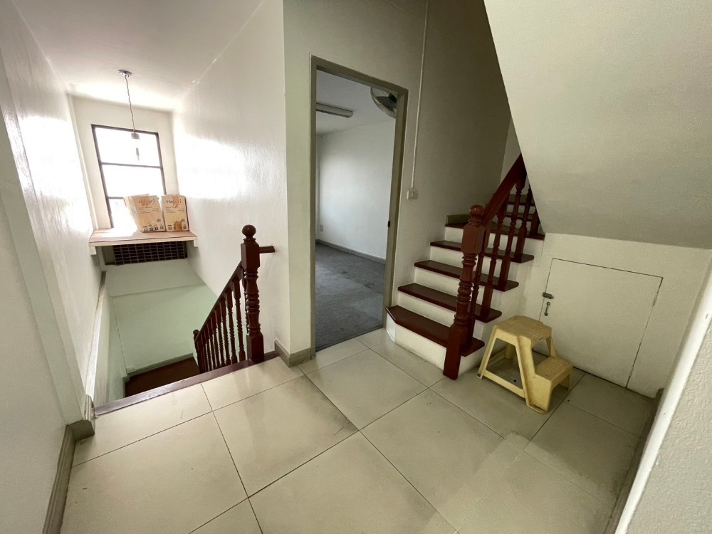 ขายทาวน์โฮมบางซื่อ วงศ์สว่าง เตาปูน : ขายถูกสุด ทาวน์เฮ้าส์ 3 ชั้น ครึ่ง หมู่บ้าน สินสุข พระราม 7 ติดถนนใหญ่ ใกล้ มหาวิทยาลัยเทคโนโลยีพระจอมเกล้าพระนครเหนือ