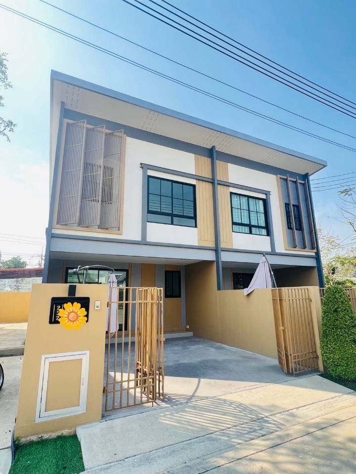 For SaleTownhomeNawamin, Ramindra : For sale: 2-storey townhouse, new, Japanese style, 3 bedrooms, 3 bathrooms, 6 meters wide frontage, good for construction, Osaka Village, Ramindra-Khubon (OsakaRamindra-Khubon), opposite Safari World, price 3.79 million baht.