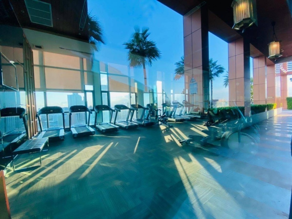 ขายคอนโดสาทร นราธิวาส : ใกล้รถไฟฟ้า BTS ช่องนนทรี, รถไฟฟ้า MRT สีลม, รถไฟฟ้า MRT ลุมพินี, เซ็นทรัล สีลม, อาคารอื้อจื่อเหลียง, HSBC, สีลม, รร.เซนต์โยเซฟคอนเวนต์, รพ. BNH และ รพ.จุฬาลงกรณ์