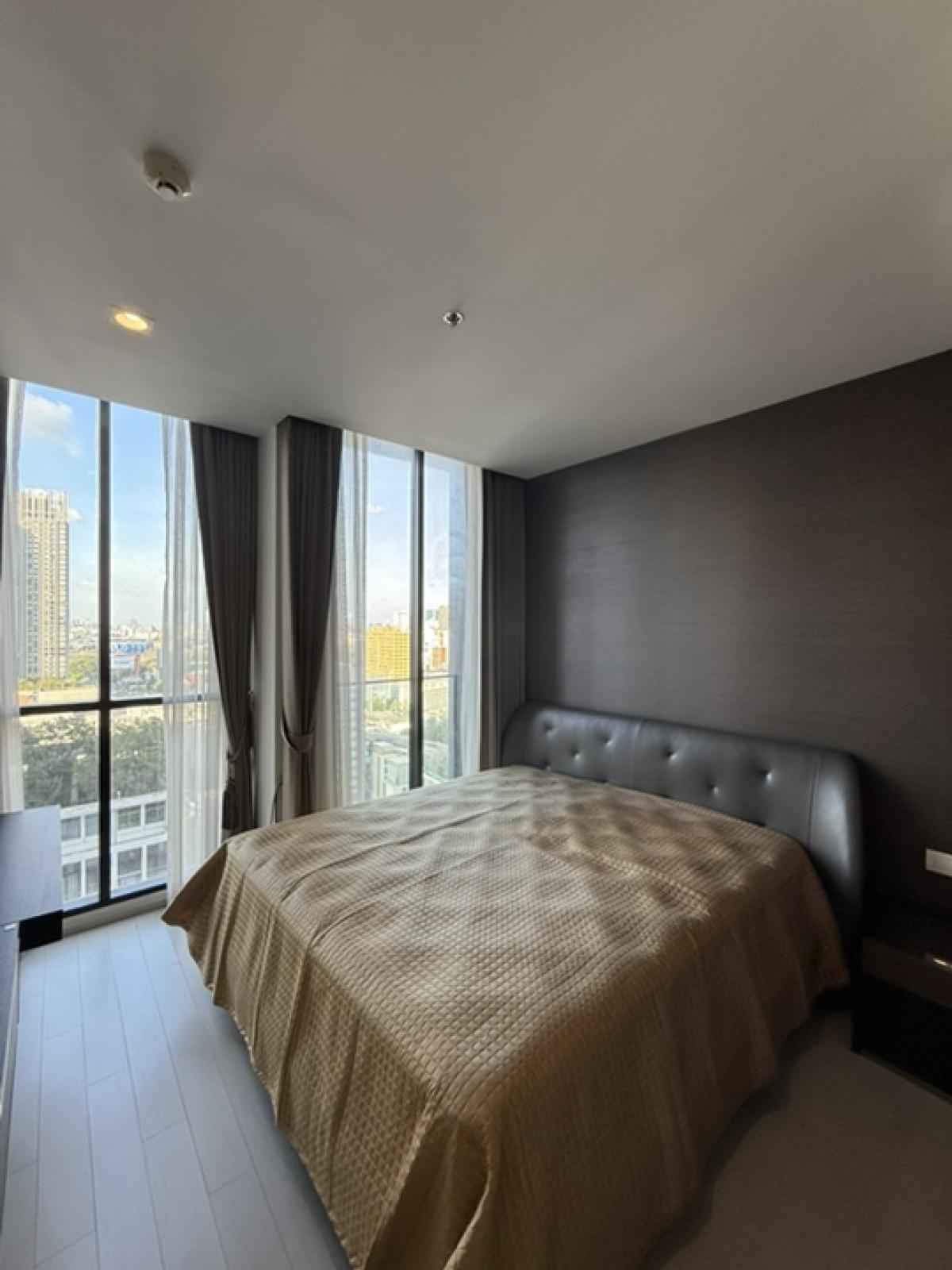 For SaleCondoWitthayu, Chidlom, Langsuan, Ploenchit : For sale: Noble Ploenchit 2 bed 2 bath corner unit, unblocked view