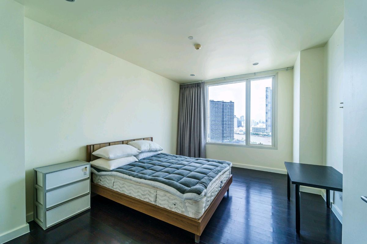 For RentCondoWongwianyai, Charoennakor : A Triplex Penthouse for Rent with City View and River View at Watermark Chaophraya River