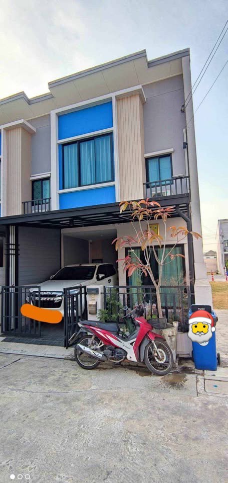 ให้เช่าทาวน์โฮมนวมินทร์ รามอินทรา : 🏡ให้เช่าทาวน์โฮม 2 ชั้น โครงการ เรซิโอ-โฮม ซอยกาญจนาภิเษก 5/3 รามอินทรา มี3 ห้องนอน 2 ห้องน้ำ พร้อมสิ่งอำนวยความสะดวก เข้าออกได้หลายเส้นทางทาง ใ
