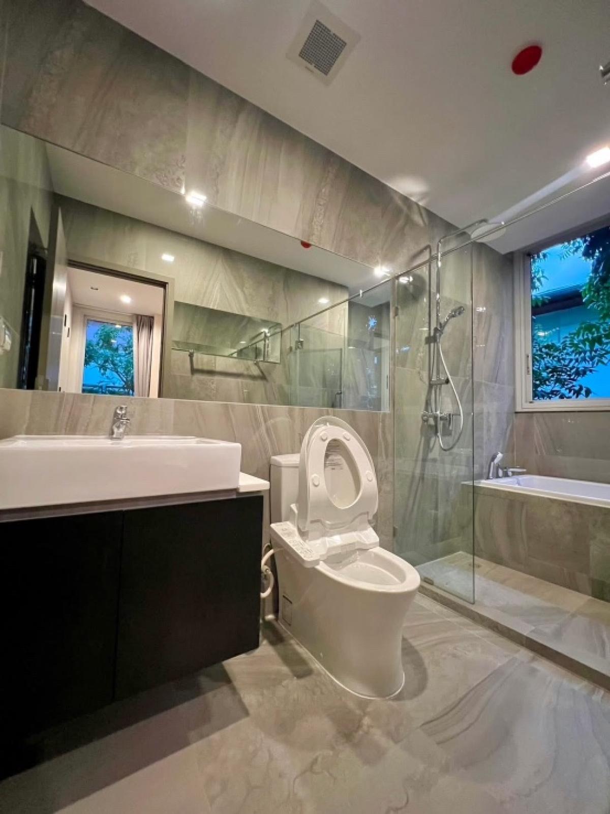 ขายคอนโดสุขุมวิท อโศก ทองหล่อ : ขายคอนโด คิว ประสานมิตร ขนาด 60 Sq.m 2 bed 2 bath เพียง 8.19 MB ติดต่อ 086-795-9997