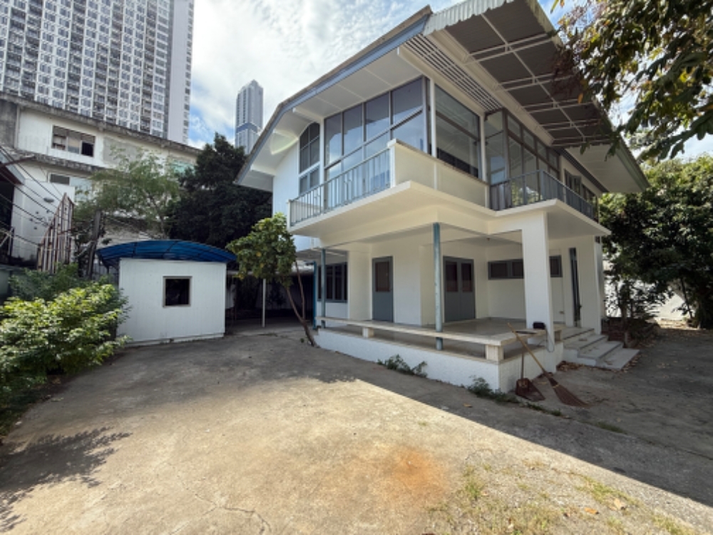 For RentHouseSukhumvit, Asoke, Thonglor : For rent: 2-storey detached house, Sukhumvit 63 (Soi Ekkamai 15), Watthana District, 232 square wah, near Big C Ekkamai (N.1537)