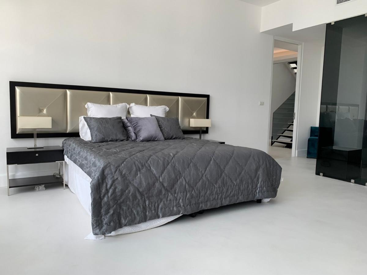 ขายคอนโดสาทร นราธิวาส : ขาย Duplex Penthouse ขนาด 507 ตร.ม พร้อมระเบียงใหญ่ 100 ตร.ม ใกล้สวนลุมพินี โซนสาทร