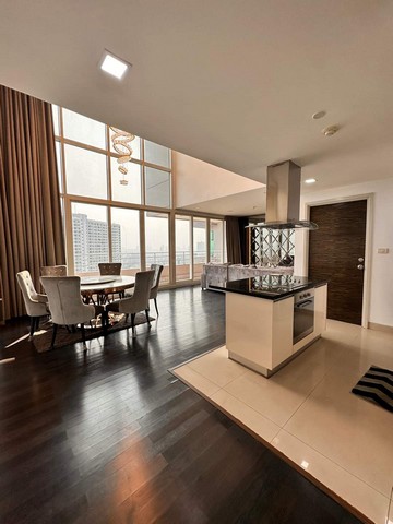 ให้เช่าคอนโดวงเวียนใหญ่ เจริญนคร : A Triplex Penthouse for Rent with City View and River View at Watermark Chaophraya River