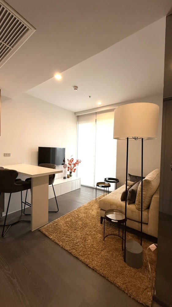 For RentCondoKhlongtoei, Kluaynamthai : For rent, Coco Parc, next to MRT Khlong Toei, 0 meters, 1 bedroom, 1 bathroom, new room, very high floor, free room cleaning 2 times a month, well decorated as in the picture.