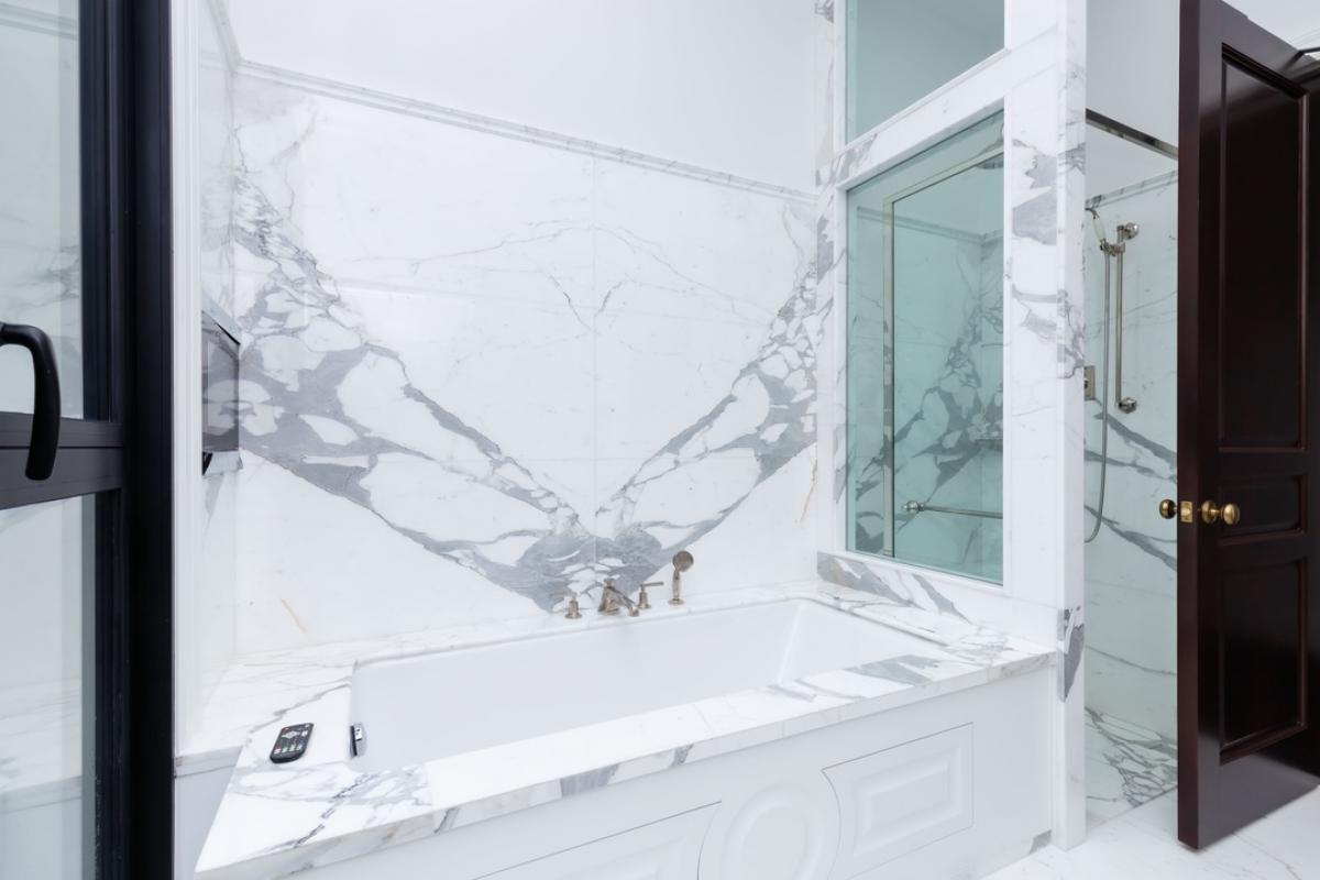 For SaleCondoWitthayu, Chidlom, Langsuan, Ploenchit : ✨ 98 WIRELESS - 2 Bedroom Park View ✨ Please Contact : 093-616-4456 (Sales)