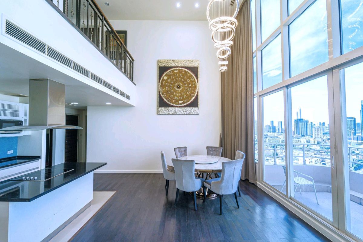 For RentCondoWongwianyai, Charoennakor : A Triplex Penthouse for Rent with City View and River View at Watermark Chaophraya River