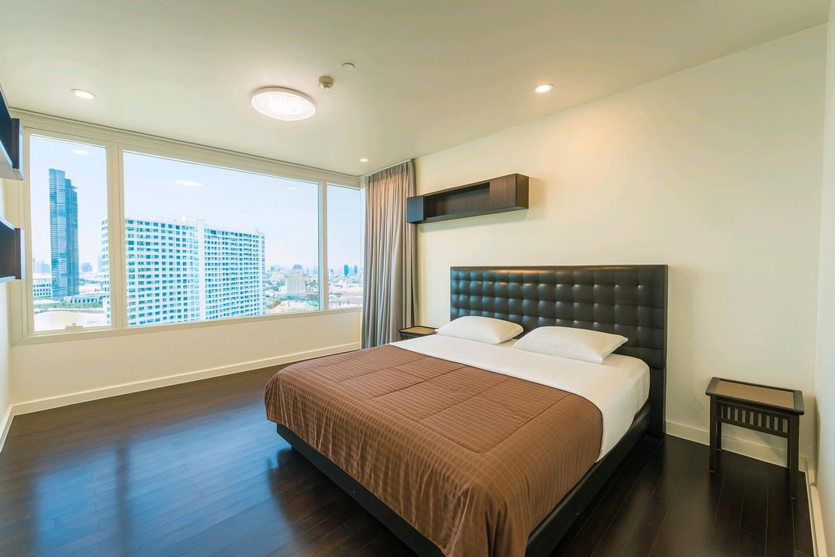 For RentCondoWongwianyai, Charoennakor : A Triplex Penthouse for Rent with City View and River View at Watermark Chaophraya River