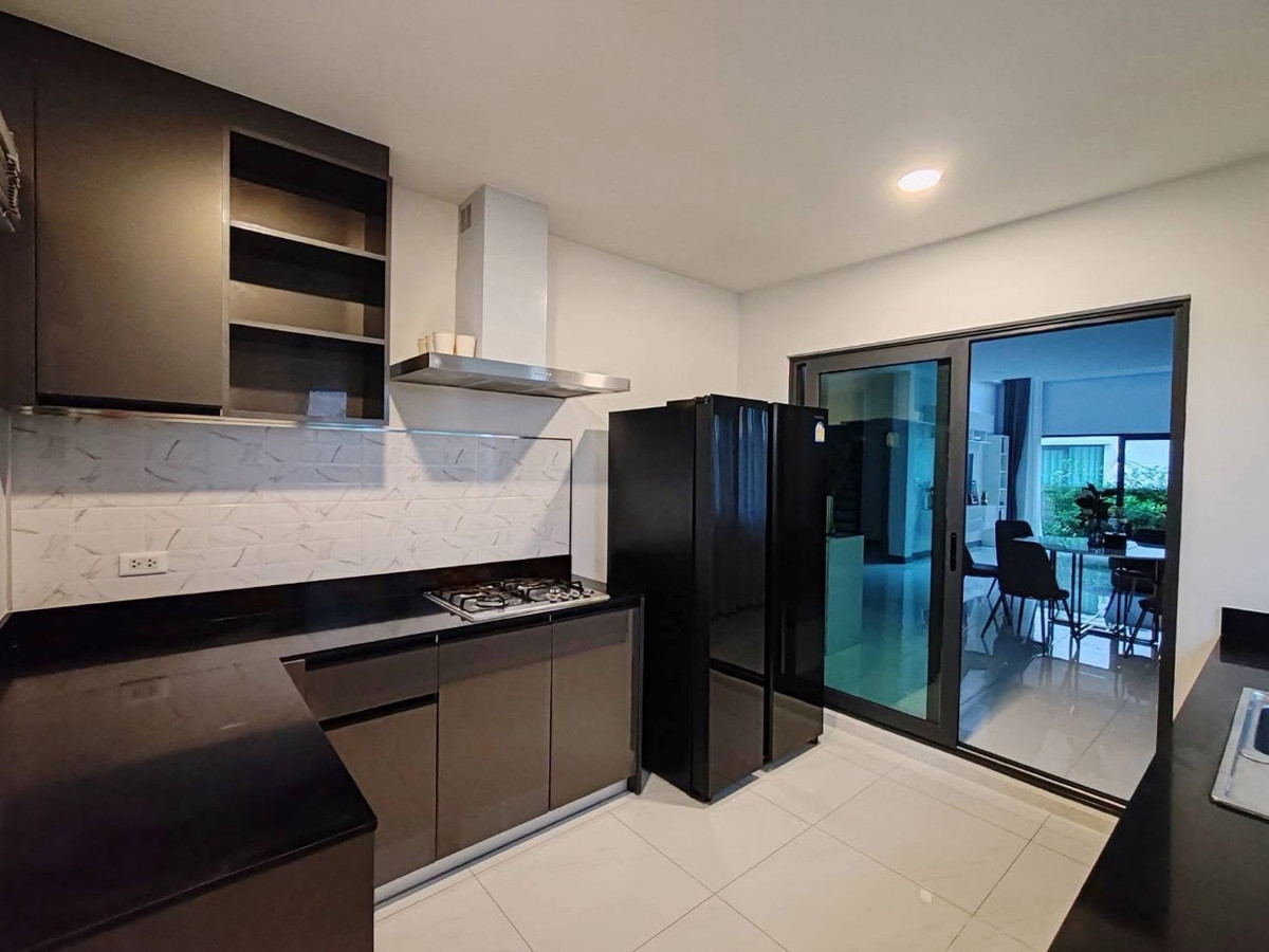 ขายบ้านบางนา แบริ่ง ลาซาล : 📢👇 Sell with tenant til February 2026 Brand new  luxury detached house type Campton , next to Mega-Bangna and many international schools and hospitals, fully furnished
