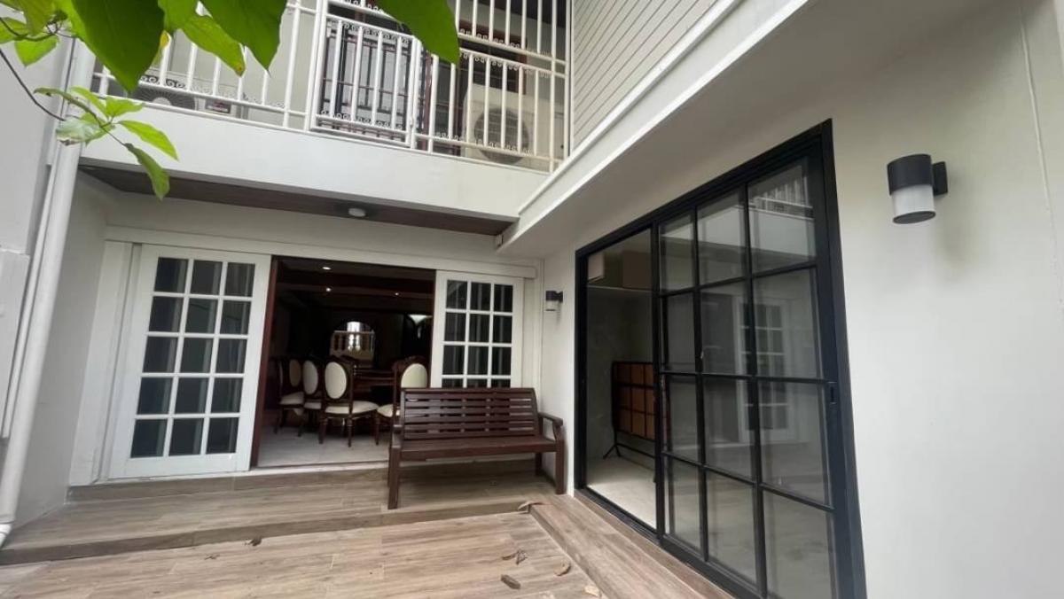 ให้เช่าโฮมออฟฟิศวิทยุ ชิดลม หลังสวน : ปล่อยเช่า Home Office หลังสวน - ถนนวิทยุ ใกล้กับ Residence Sindhorn และ One Bangkok มีความ Private และเป็นส่วนตัว ใช้ที่อยู่จดบริษัทได้ เช่น ออฟฟิศ, สตูดิโอ, Private Clinic, Private Spa