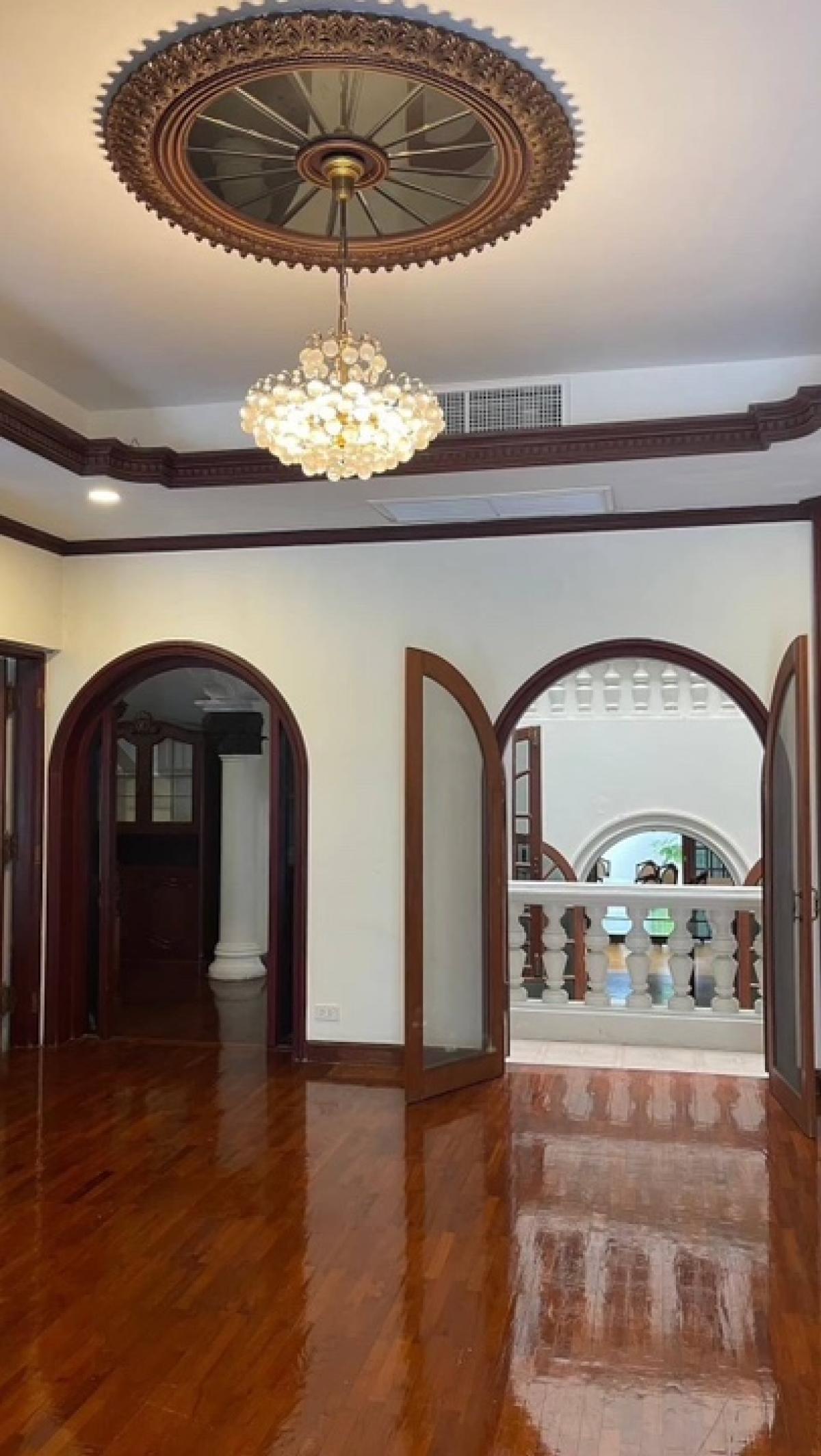 ให้เช่าโฮมออฟฟิศวิทยุ ชิดลม หลังสวน : ปล่อยเช่า Home Office หลังสวน - ถนนวิทยุ ใกล้กับ Residence Sindhorn และ One Bangkok มีความ Private และเป็นส่วนตัว ใช้ที่อยู่จดบริษัทได้ เช่น ออฟฟิศ, สตูดิโอ, Private Clinic, Private Spa