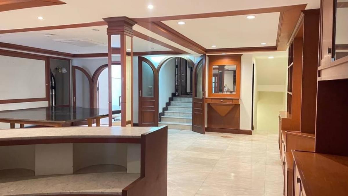 ให้เช่าโฮมออฟฟิศวิทยุ ชิดลม หลังสวน : ปล่อยเช่า Home Office หลังสวน - ถนนวิทยุ ใกล้กับ Residence Sindhorn และ One Bangkok มีความ Private และเป็นส่วนตัว ใช้ที่อยู่จดบริษัทได้ เช่น ออฟฟิศ, สตูดิโอ, Private Clinic, Private Spa