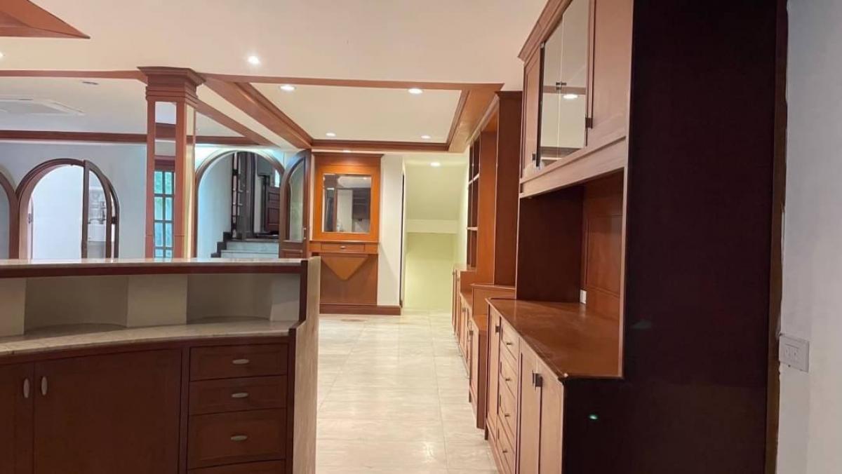 ให้เช่าโฮมออฟฟิศวิทยุ ชิดลม หลังสวน : ปล่อยเช่า Home Office หลังสวน - ถนนวิทยุ ใกล้กับ Residence Sindhorn และ One Bangkok มีความ Private และเป็นส่วนตัว ใช้ที่อยู่จดบริษัทได้ เช่น ออฟฟิศ, สตูดิโอ, Private Clinic, Private Spa