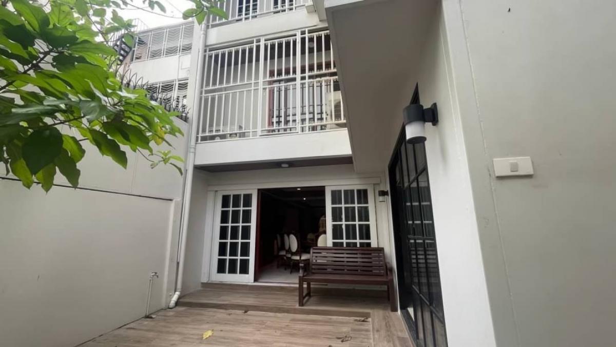 ให้เช่าโฮมออฟฟิศวิทยุ ชิดลม หลังสวน : ปล่อยเช่า Home Office หลังสวน - ถนนวิทยุ ใกล้กับ Residence Sindhorn และ One Bangkok มีความ Private และเป็นส่วนตัว ใช้ที่อยู่จดบริษัทได้ เช่น ออฟฟิศ, สตูดิโอ, Private Clinic, Private Spa