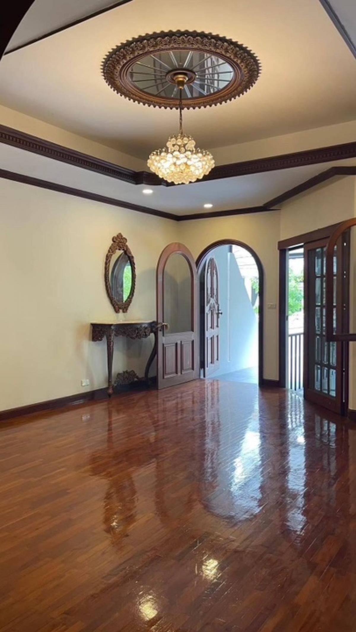 ให้เช่าโฮมออฟฟิศวิทยุ ชิดลม หลังสวน : ปล่อยเช่า Home Office หลังสวน - ถนนวิทยุ ใกล้กับ Residence Sindhorn และ One Bangkok มีความ Private และเป็นส่วนตัว ใช้ที่อยู่จดบริษัทได้ เช่น ออฟฟิศ, สตูดิโอ, Private Clinic, Private Spa