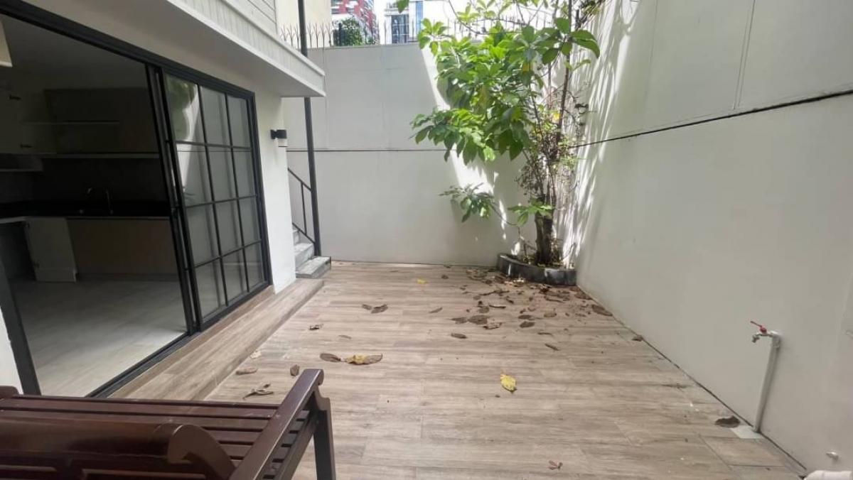 ให้เช่าโฮมออฟฟิศวิทยุ ชิดลม หลังสวน : ปล่อยเช่า Home Office หลังสวน - ถนนวิทยุ ใกล้กับ Residence Sindhorn และ One Bangkok มีความ Private และเป็นส่วนตัว ใช้ที่อยู่จดบริษัทได้ เช่น ออฟฟิศ, สตูดิโอ, Private Clinic, Private Spa