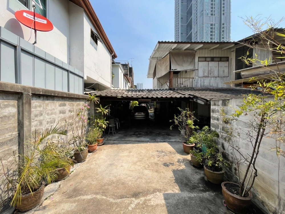 ขายที่ดินสะพานควาย จตุจักร : ขายที่ดิน ประดิพัทธ์ ซอย 14 พหลโยธิน สามเสนใน พญาไท พระราม 6 สะพานควาย ใกล้ทางด่วนพิเศษศรีรัช ใกล้รถไฟฟ้าสถานีสะพานควาย และ สถานีอารีย์ ราคาถูกพิเศษ เหมาะสร้างบ้านอยู่อาศัย
