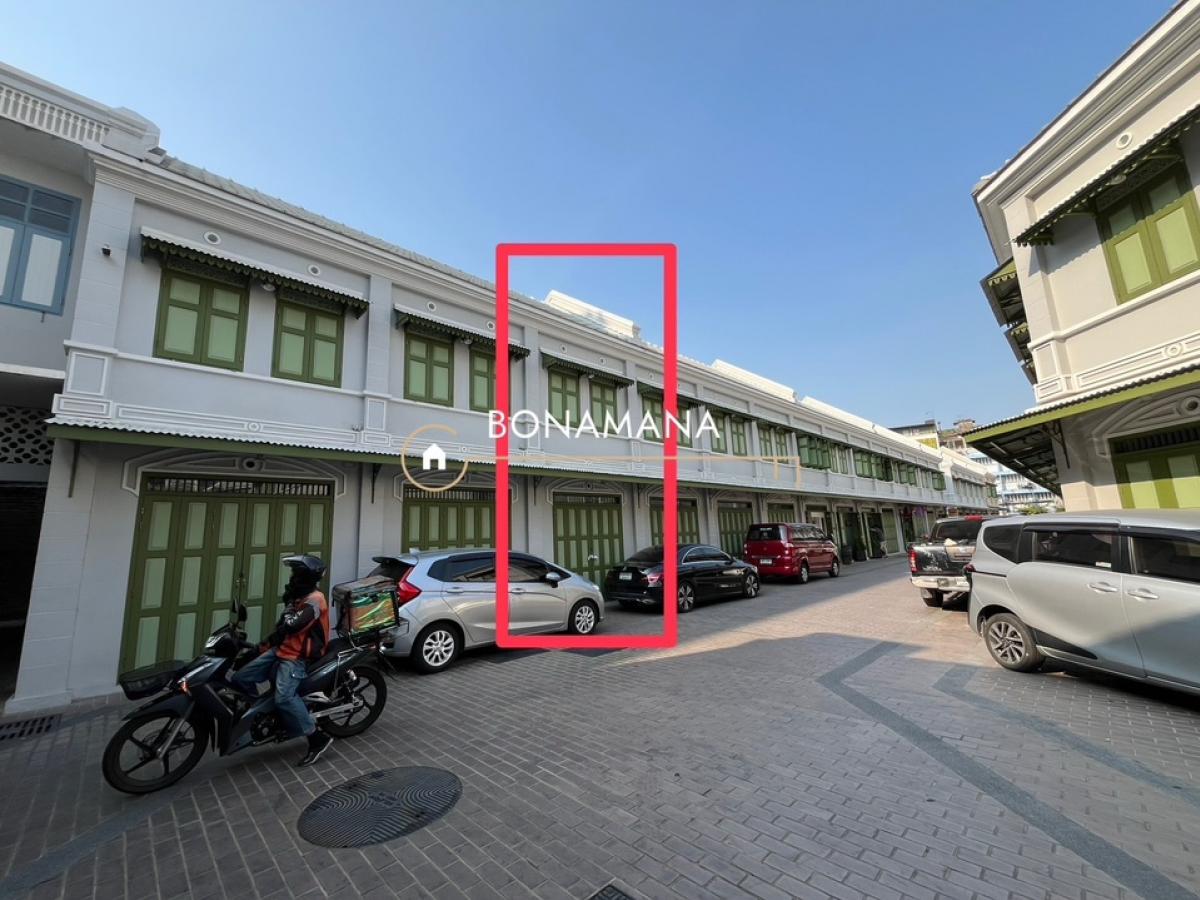 For RentShop HouseYaowarat, Banglamphu : Commercial building for rent, Yaowarat-Sampeng. (MRT Samyod 700m)
