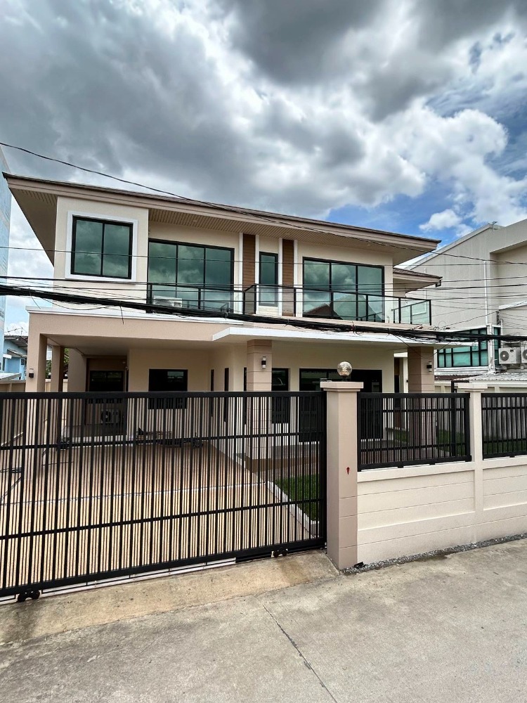 For SaleHouseLadprao101, Happy Land, The Mall Bang Kapi : 🔥Luxury House for Sale in the city center, near Lat Phrao 101 BTS station.