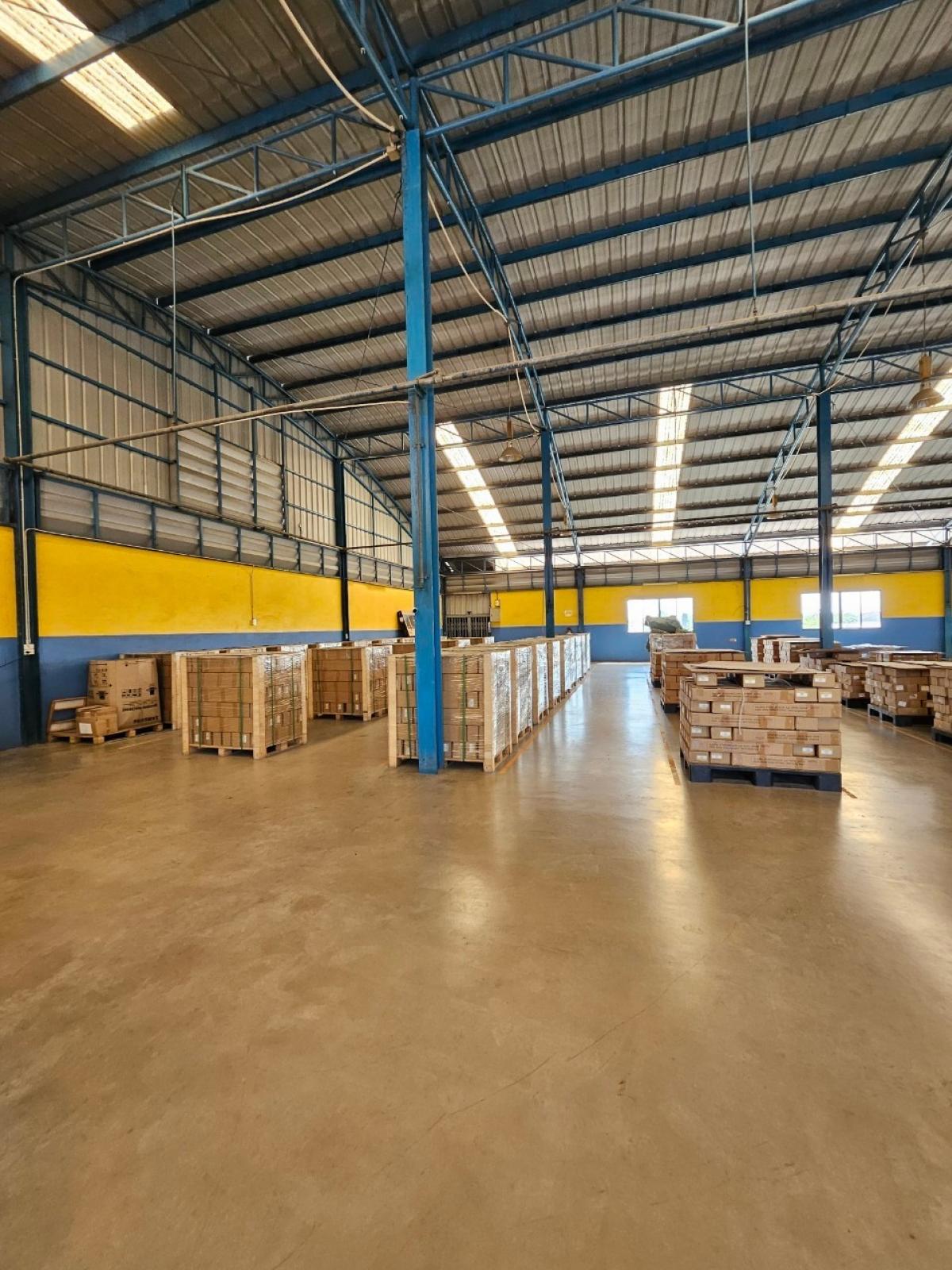 For SaleWarehouseBang kae, Phetkasem : For sale: Warehouse with 2-storey office, size almost 1 rai, in an alley with a road width of 8 meters, trucks can enter, can pass through both Nong Khaem and Bang Bon sides.