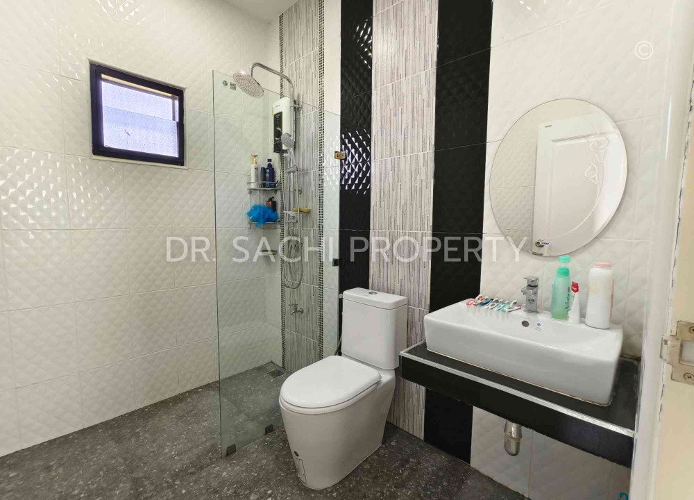 ขายบ้านเชียงราย : ขาย/เช่า บ้านเดี่ยวพร้อมอยู่ 2 ชั้น ใกล้วัดร่องขุ่น 106.6 ตรว. บรรยากาศดี วิวสวย