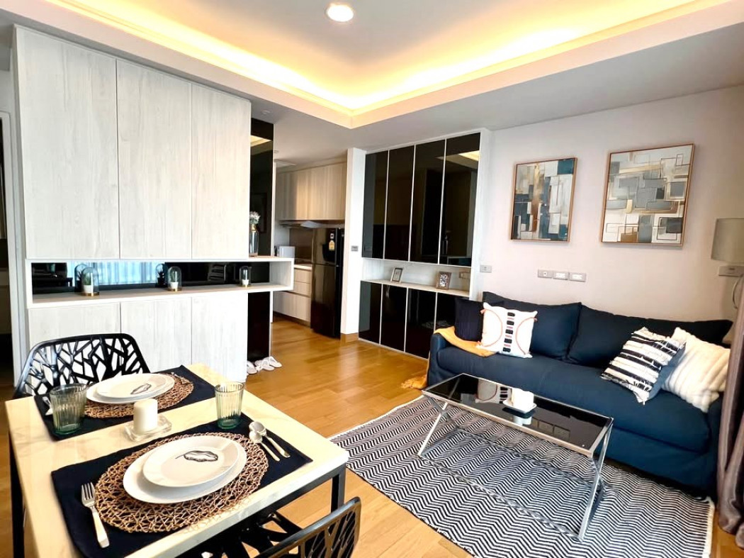 For RentCondoSukhumvit, Asoke, Thonglor : Condo for rent: The Lumpini 24, 54 sqm., BTS Phrom Phong, 2 BR, beautifully decorated, good room layout, wide balcony, ready to move in