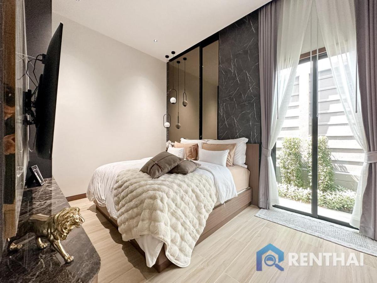 For SaleHousePattaya, Bangsaen, Chonburi : Exquisite Villa with Private Pool