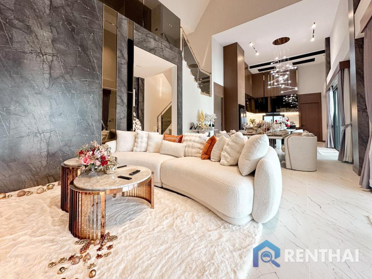 For SaleHousePattaya, Bangsaen, Chonburi : Exquisite Villa with Private Pool