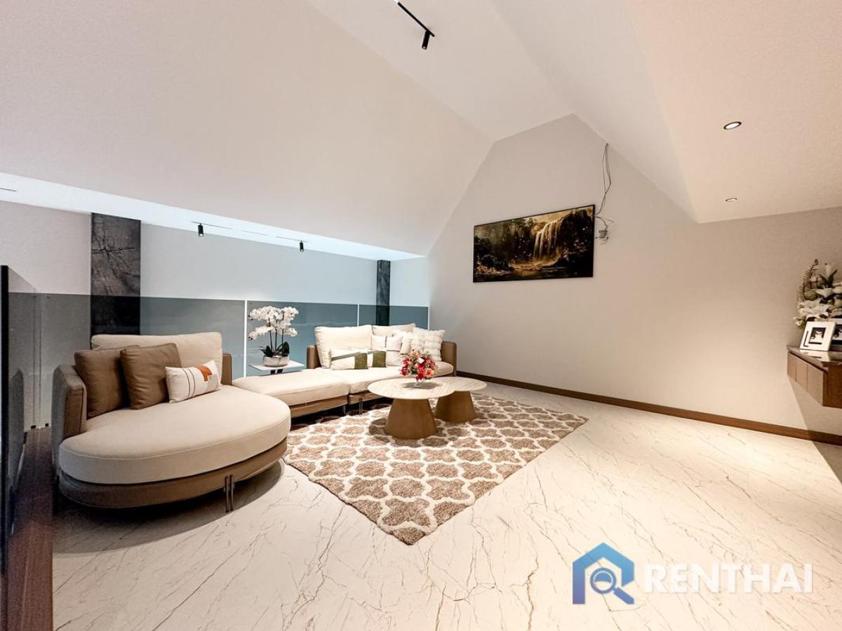 For SaleHousePattaya, Bangsaen, Chonburi : Exquisite Villa with Private Pool