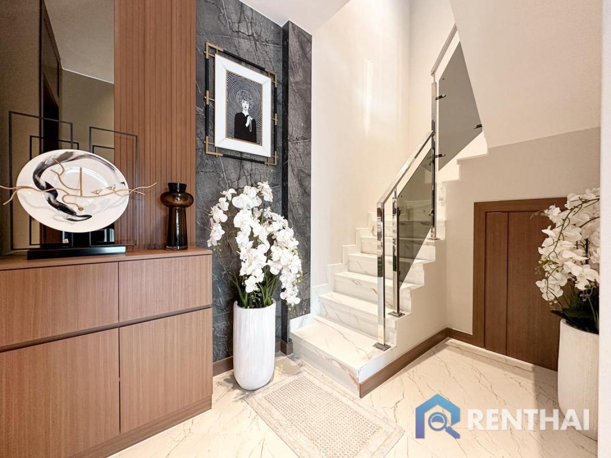 For SaleHousePattaya, Bangsaen, Chonburi : Exquisite Villa with Private Pool